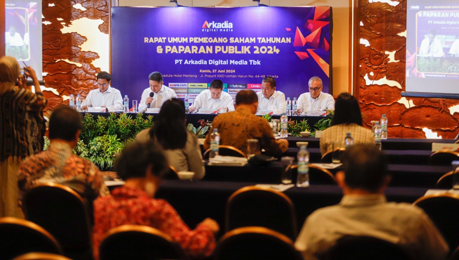 Suasana pelaksanaan Rapat Umum Pemegang Saham Tahunan (RUPST) PT Arkadia Digital Media Tbk yang diikuti dengan Paparan Publik 2024, di Hotel Aryaduta Menteng, Jakarta, pada Kamis, 27 Juni 2024. [Sumber: Suara.com/Alfian]