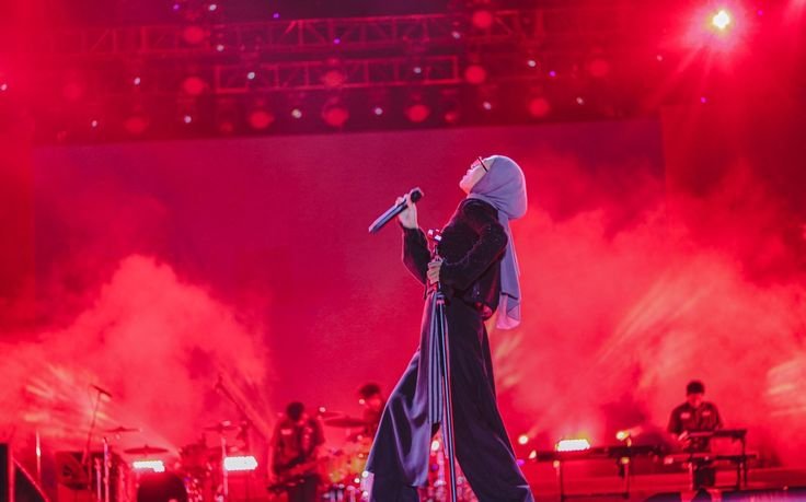 Menyembuhkan Luka Lewat Nada “Halu”