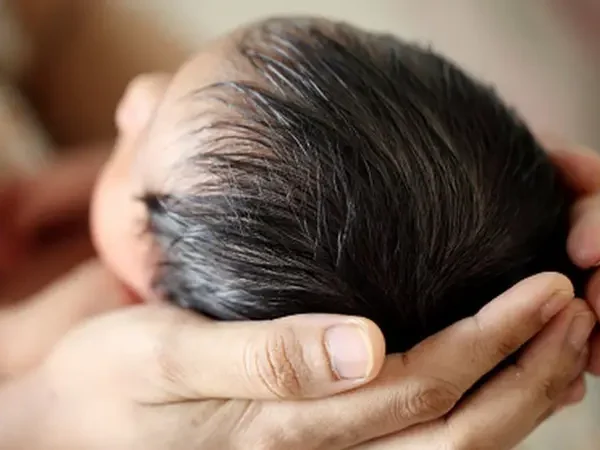 Dinginnya Pagi di Cianjur: Seorang Bayi,…