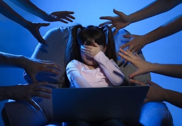 Ketika Dunia Maya Menjadi Bahaya Tersembunyi:&hellip;